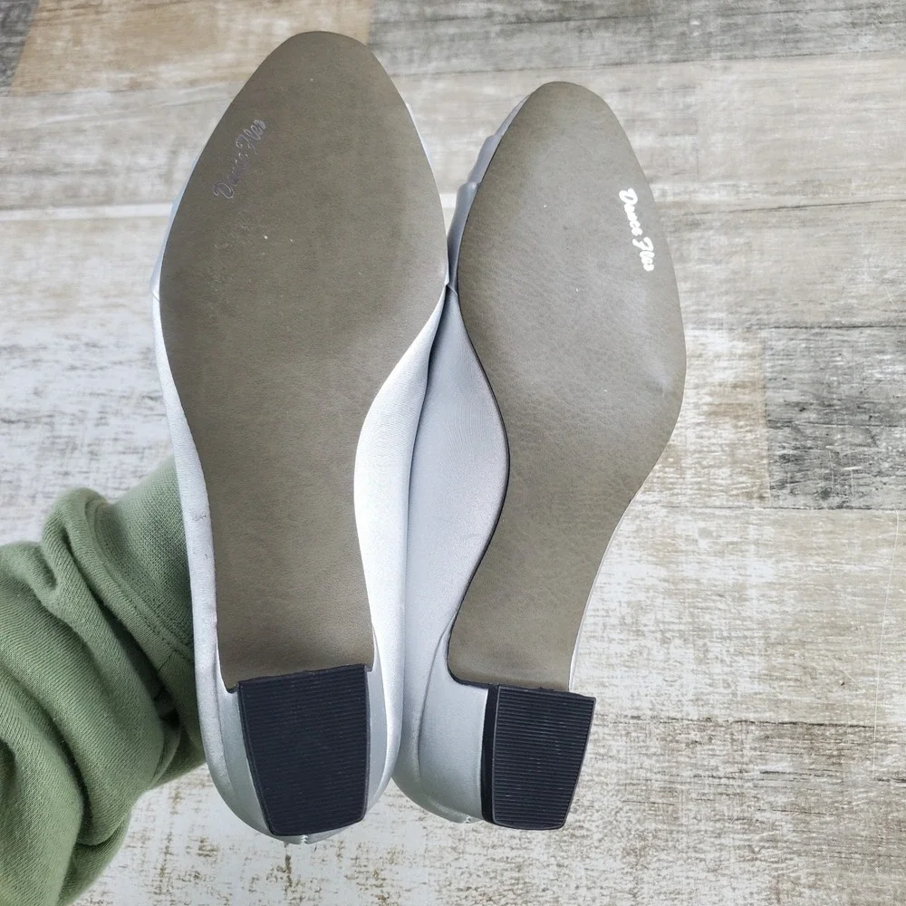 Easy Street Eloise Womens Pump Sz 5.5 M Silver Slip On Low Block Heel Closed Toe